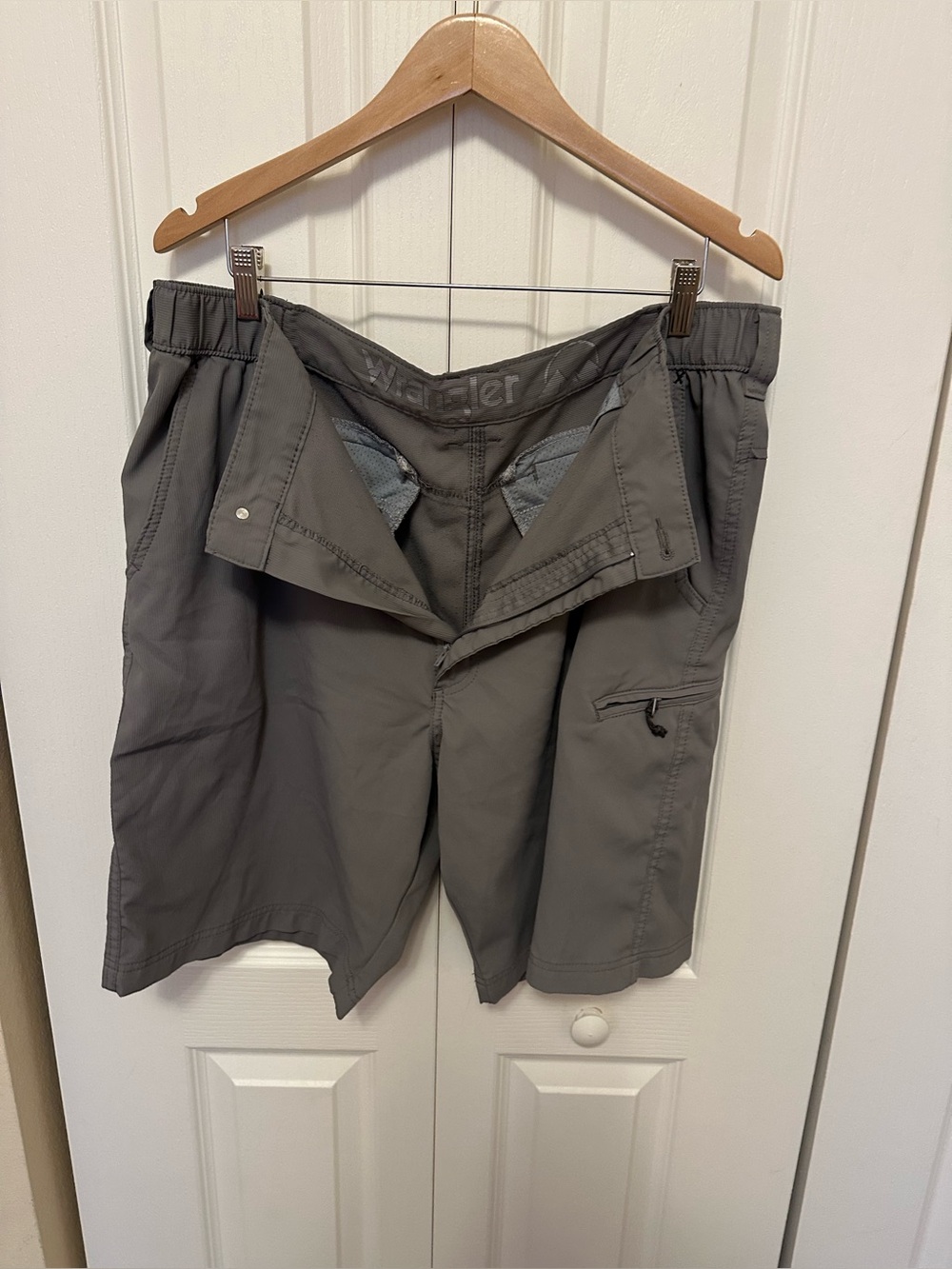 Wrangler grey Cargo Shorts with Zip Pocket